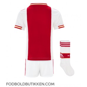 Ajax Hjemmebanetrøje Børn 2022-23 Kortærmet (+ Korte bukser)